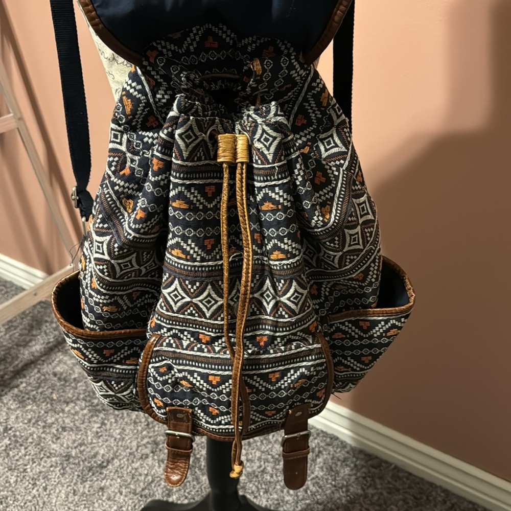 Backpack - Picture 7 of 9